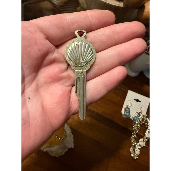 Lot of vintage keys , one is open barrel - Picture 3 of 4